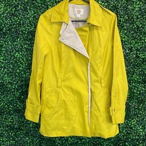 Gallery’s yellow coat/ jacket